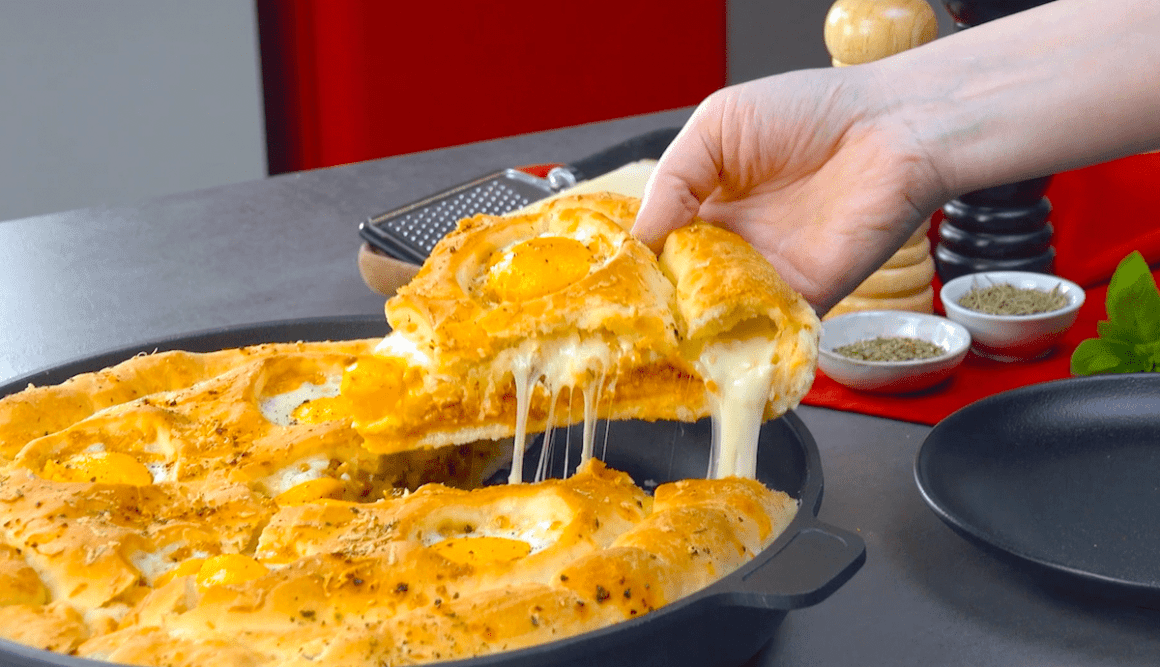 Egg-In-A-Hole Breakfast Pizza Egg-In-A-Hole Breakfast Pizza