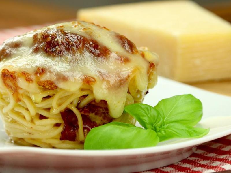 Spaghetti Muffins With Bolognese, Bacon And Cheese