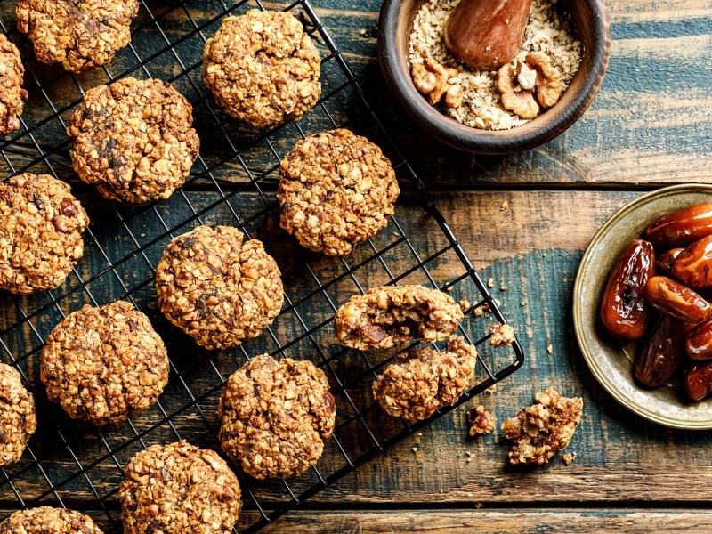 Tray with date-oatmeal cookies and dates next to it