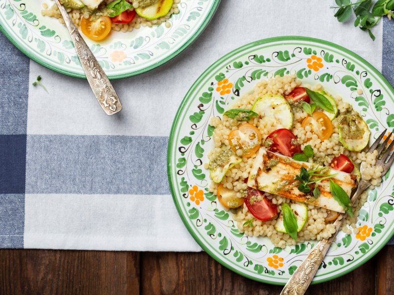 Pasta salad with halloumi on a plate.