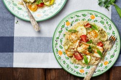 Pasta salad with halloumi on a plate.