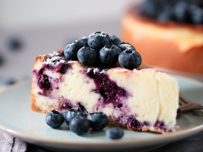 No-Bake Blueberry Sour Cream Cheesecake: A Perfectly Cool Solution to Hot Days