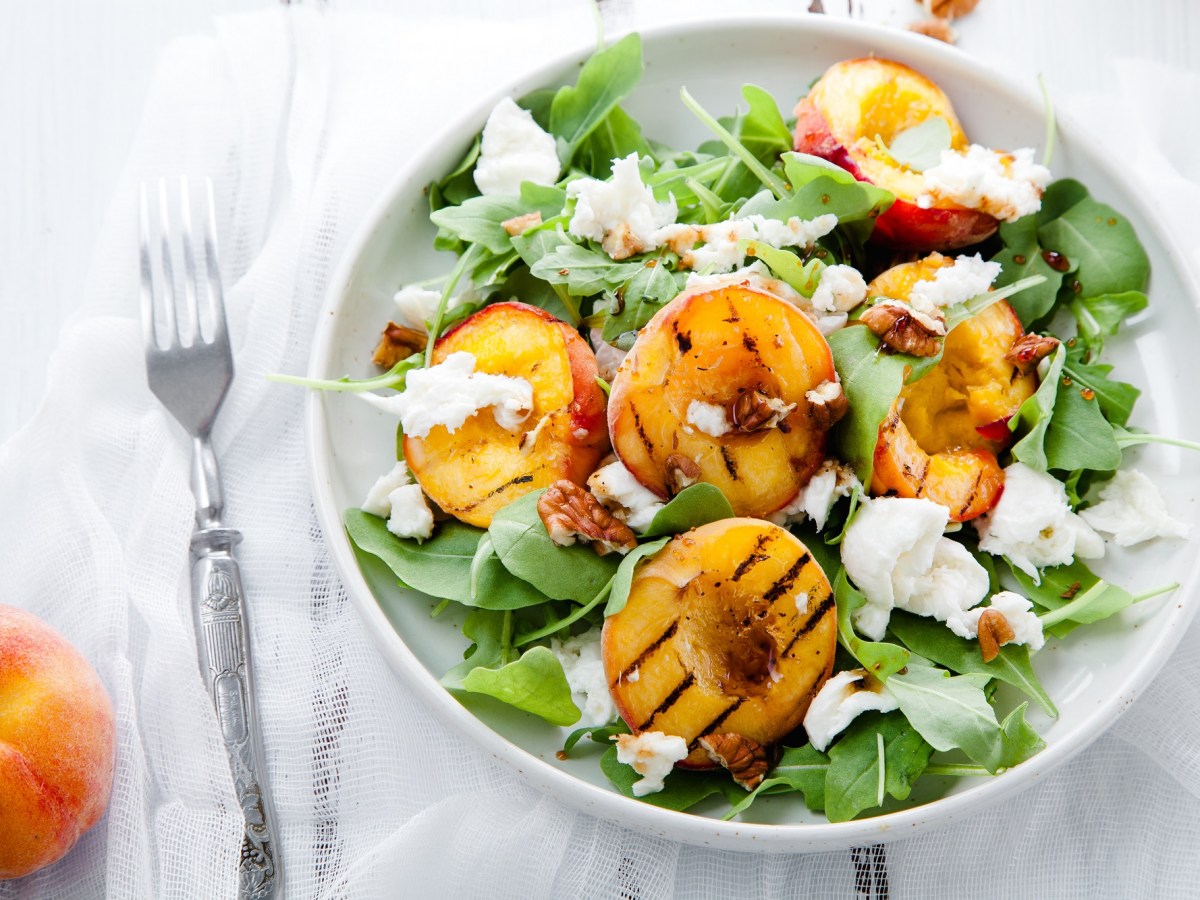 Light Summer Cuisine: Try this Grilled Peach Salad with Burrata